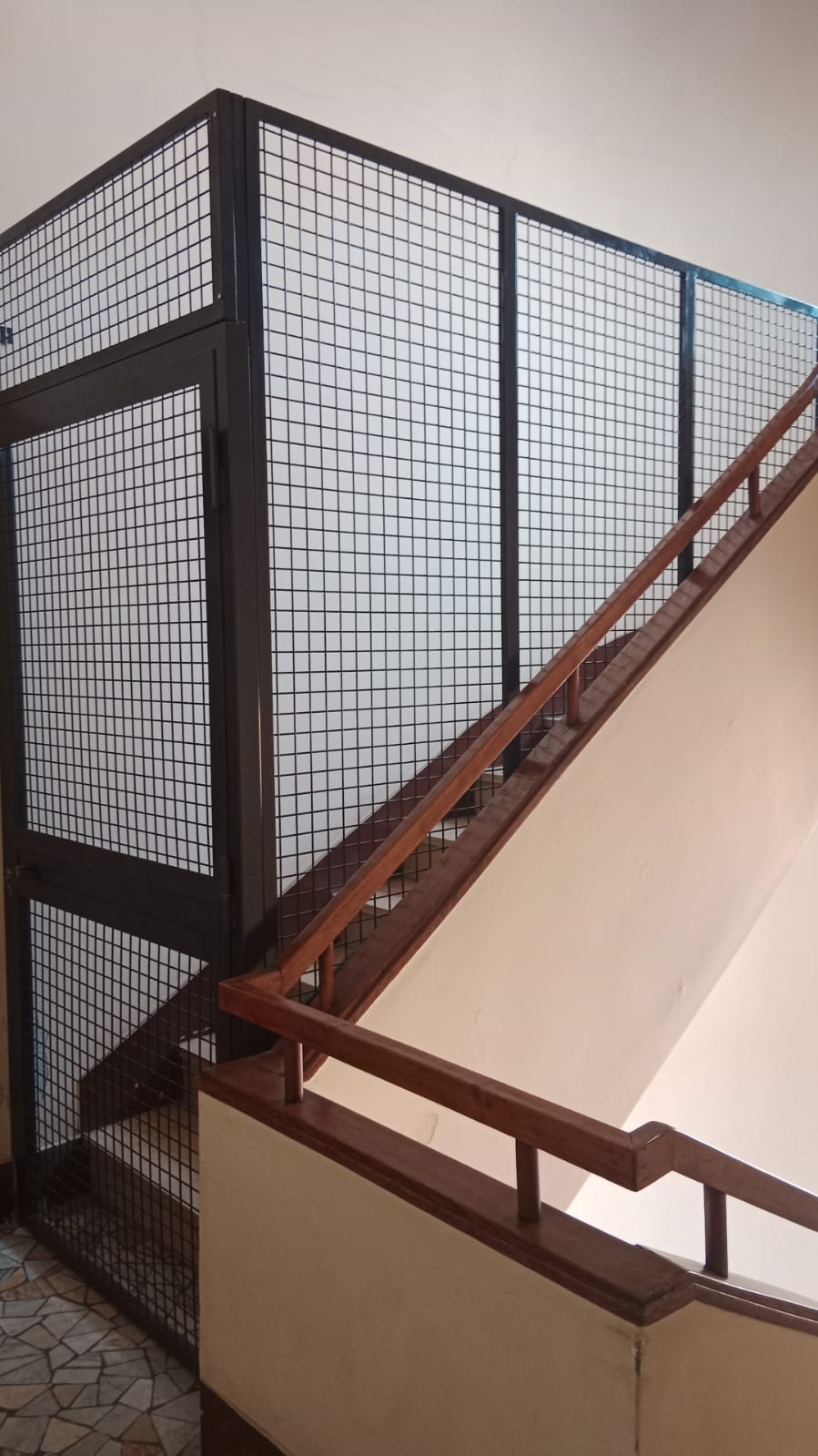 Realizzazione chiusura d’accesso al solaio