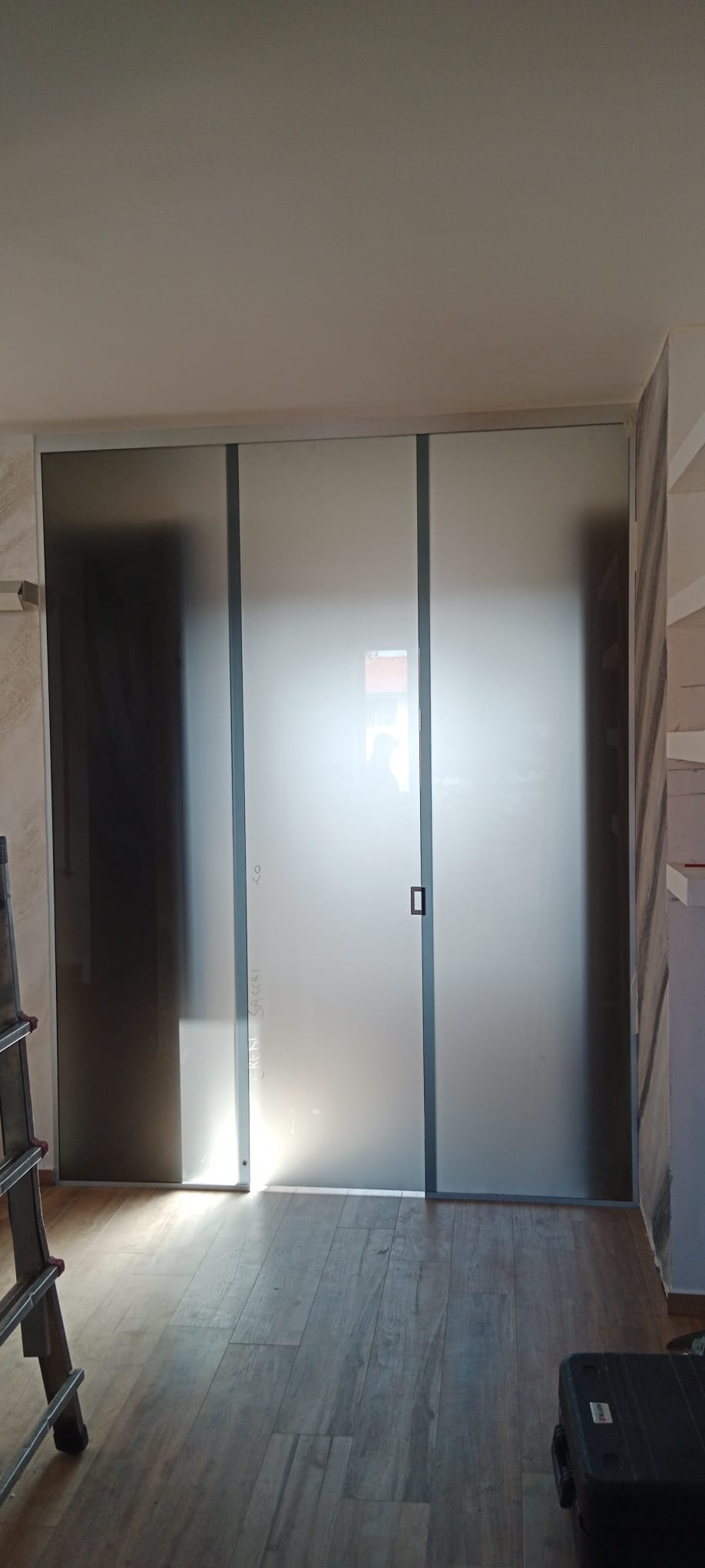 Porta esterna in alluminio a doppia anta scorrevole